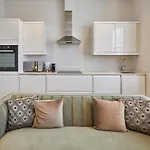 Host & Stay - Maritime