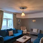 Llandudno Apartment, Quirky Pub With Tropical Beer Garden