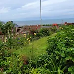 Sea View Flat 4 Fast Wifi & Free Parking