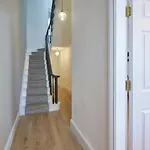 Host & Stay - Castle View