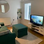 Gwandalan - 1 Bed Apartment, Within Tenby Town Walls