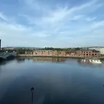 Stunning Views And City Side-Belfast City-2 Bedroom-5 Guests-Wifi & Parking