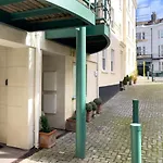 Golden Sunset House With Free Parking By My Getaways