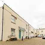 Flash Sale Free Parking I Next To Brighton Beach I 2 Bedroom Mews House
