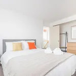 Elegant Home Mod Kitchen, Fast Wi-Fi, Free Parking
