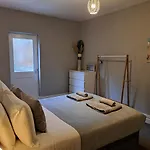 Llandudno Apartment, Quirky Pub With Tropical Beer Garden