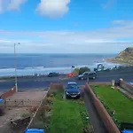 Sea View Flat 4 Fast Wifi & Free Parking