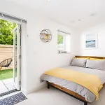 Luxury 3 Floor Town House By Tolcarne Beach
