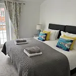 Merchants Mews, Fowey, Parking. Pets Welcome.