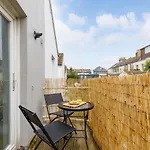 Charming 2 Bedroom Flat In Central Hove With Free Parking