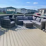 Trecco Bay Caravan Hire 4 Bedrooms Sleeps 10