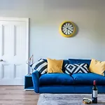 Bright 1 Bedroom Flat Minutes From The Beach And Trains