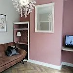 Stunning 3 Bedroom Townhouse In The Heart Of City