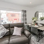 Daisy'S Den
