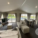The Retreat 1 - Hot Tub Lodge, Pet Friendly, Wifi & Bed Linen- Golden Palm Resort - Meadow Lakes Caravan & Lodge Hire