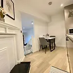 Luxeurs - Victoria Street Apartments
