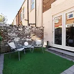 Host Liverpool - Anfield Stadium Home, Cozy House For Family