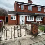 2 Bed House Sleeps 4-5