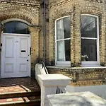 Bright & Relaxing Studio In Brighton & Hove