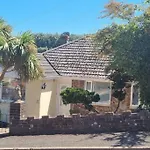 3 Bedroom Bungalow With Great Sea Views, Private Hot Tub & Gardens