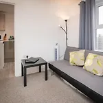 Self Containted 1 Bed Modern Apartment- Meters From Beach