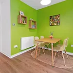 Cheerful Stays: Spacious Flat In Vibrant Leith