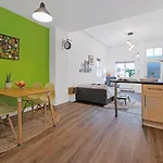 Cheerful Stays: Spacious Flat In Vibrant Leith