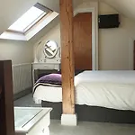 Ugiebrae House Bed & Breakfast