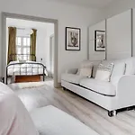 Rodney Street Townhouse & Apartments, Central & Stylish