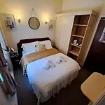 Lily Hotel