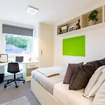 Ensuite Bedrooms With Shared Kitchen At Hollingbury House In Brighton