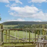 Glamping Wagon - 1 X Double Bed 2 X Single Bed