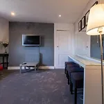 Large Central Brighton Townhouse Close To Pier