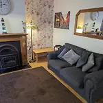 Endeavour Cottage Whitby Sleeps 6