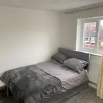 2 Bed House Sleeps 4-5