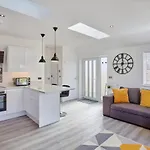 2022 Brand New Stylish Flat In Central Hayle
