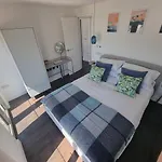 Chy Mor Apartment 2 - Stunning Sea Views On The Harbour