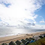 Flat 1 Beach House 4 East Cliff