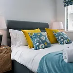 7 Putsborough - Luxury Apartment At Byron Woolacombe, Only 4 Minute Walk To Woolacombe Beach!