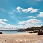 Beach House Apartment 1 - St. Ives Harbour Front Apartment With Stunning Views