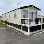 6 Berth Deluxe Caravan Palm Grove 42