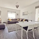 Plas Darien-3 Bed Apt- Sea Views - Sleeps 5