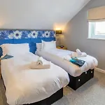 Pointbreak Sleeps 12 With Hot Tub-Great Celebration House-Dog Friendly