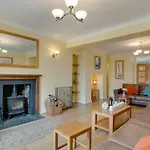 Carreg Lwyd Farmhouse