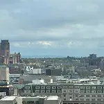 Central Liverpool Flat With Waterfront Views