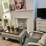 Delightful Seaside Binnacle Cottage -Hosted By Whitstable-Holidays