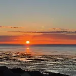 Delightful Seaside Binnacle Cottage -Hosted By Whitstable-Holidays