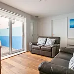 Modern 2 Bedroom Beach Front Apartment Central Newquay