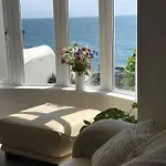 Cliff House - A Stunning Sea View 2 Bed Apartment In Porthleven