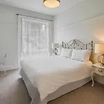 Host & Stay - Scoresby Place